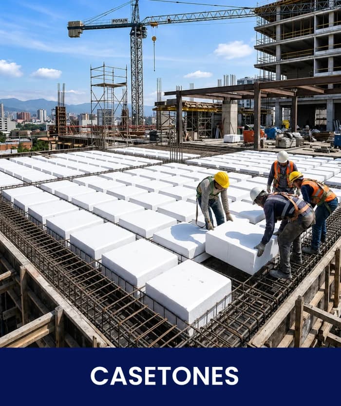 Cuadrilla colocando casetones de tecnopor sobre la losa de un edificio en construcción. Rotulada «Casetones».