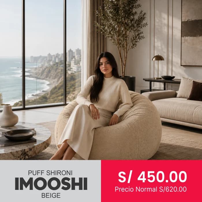 Puff SHIRONI IMOOSHI beige junto a un ventanal con vista al mar, con una persona sentada. Rotulado «Puff SHIRONI IMOOSHI Beige» y «S/ 450.00, precio normal S/ 620.00».